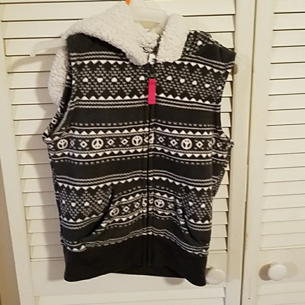 Girls old navy fleece vest. Gray and white